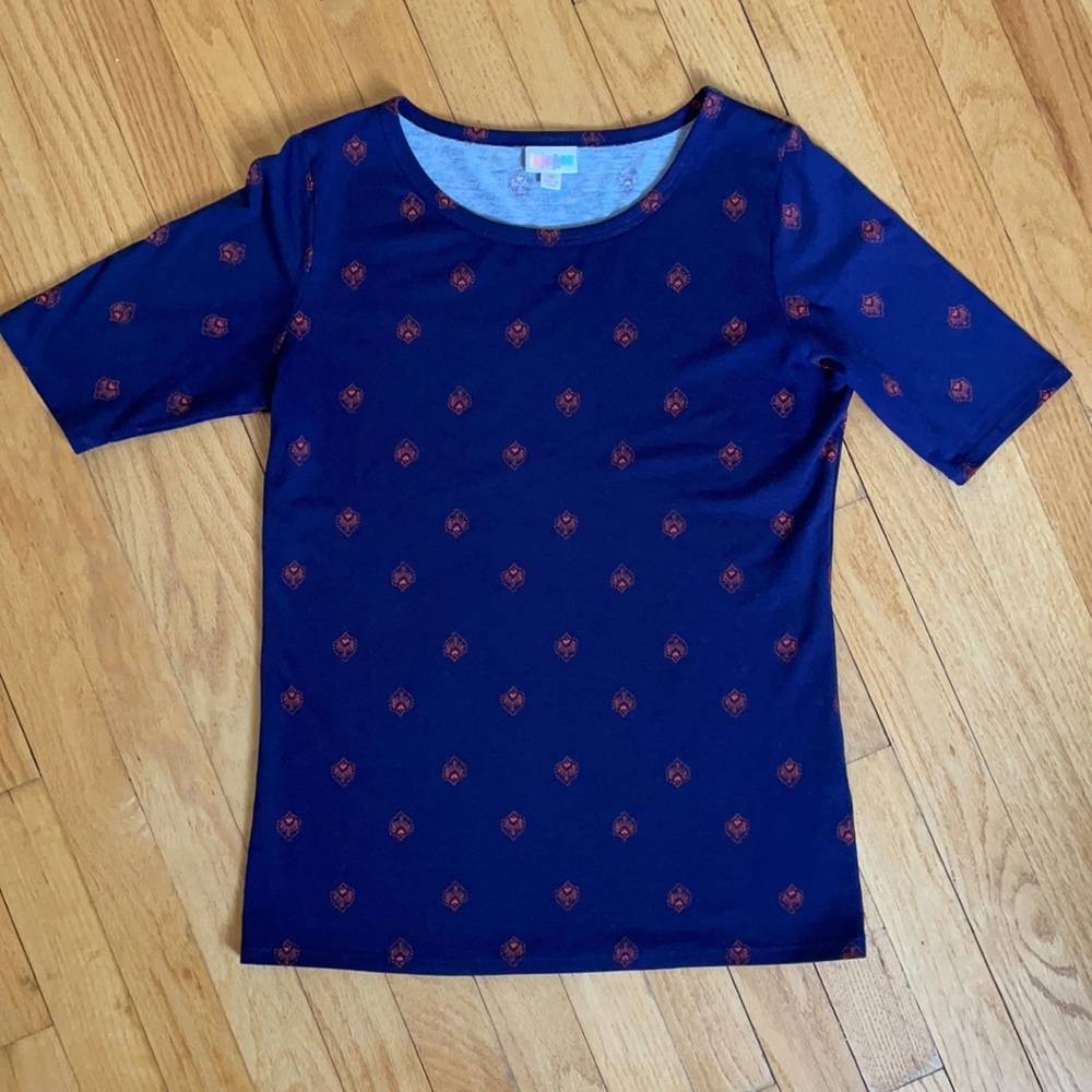 LuLaRoe short-sleeved t-shirt.  Like new.